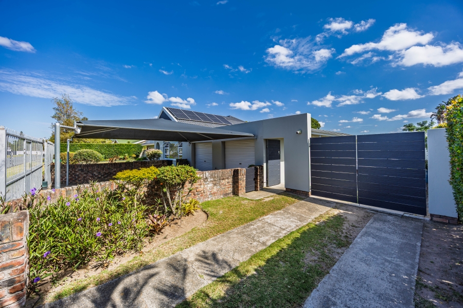 4 Bedroom Property for Sale in Beacon Bay Eastern Cape